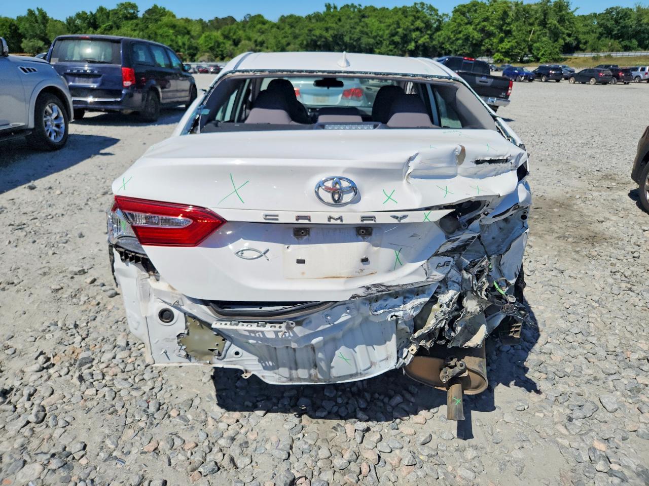 2020 TOYOTA CAMRY LE photo 16