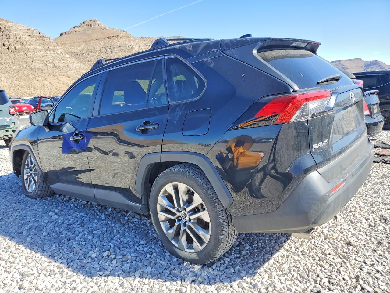 2019 TOYOTA RAV4 photo 3