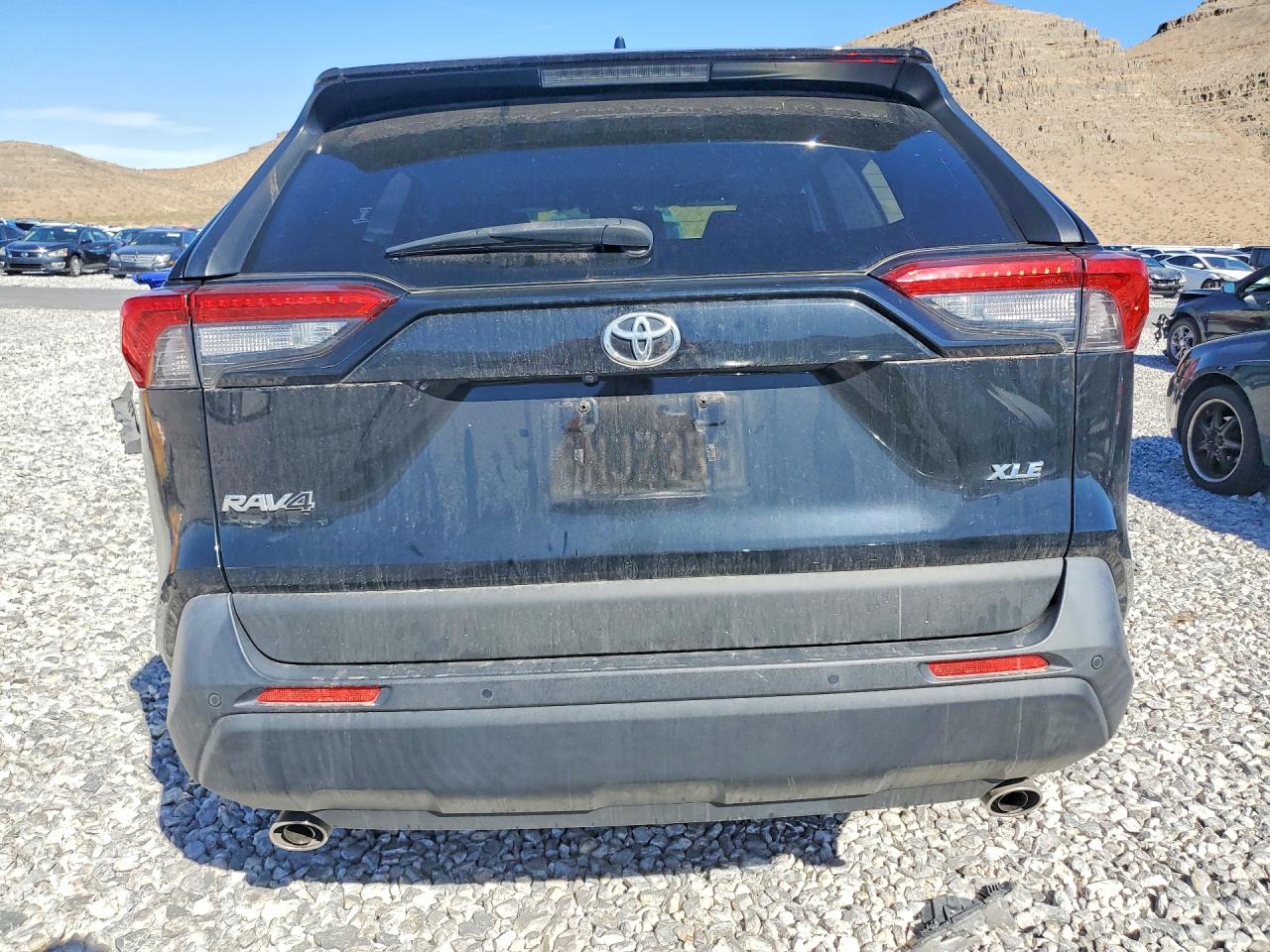 2019 TOYOTA RAV4 photo 11
