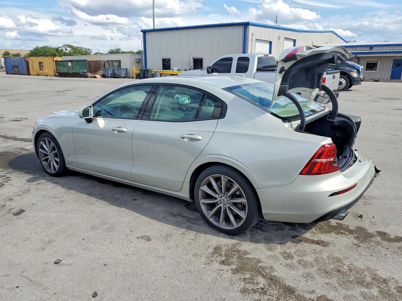 2020 VOLVO S60 T5 MOMENTUM photo 3