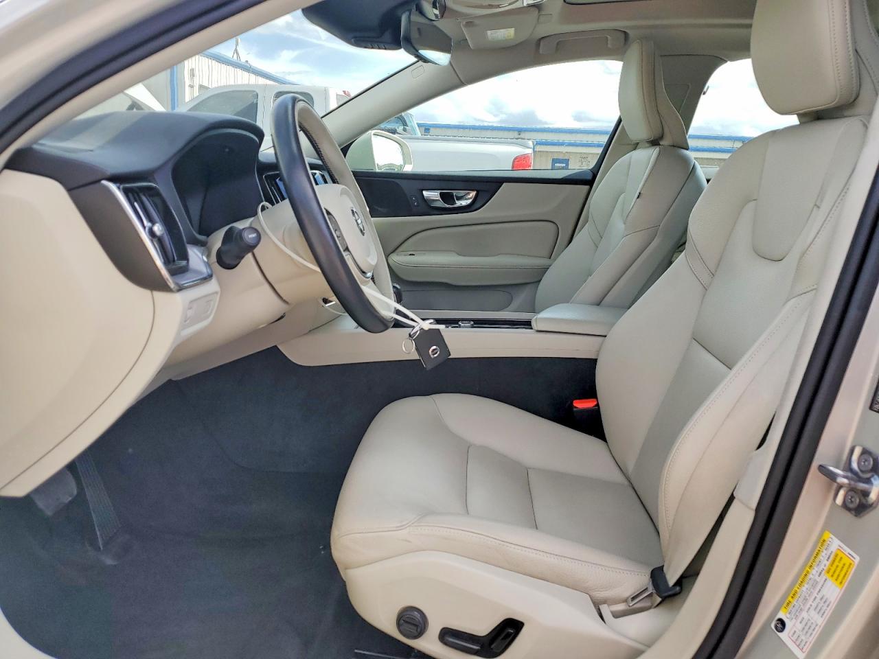 2020 VOLVO S60 T5 MOMENTUM photo 13