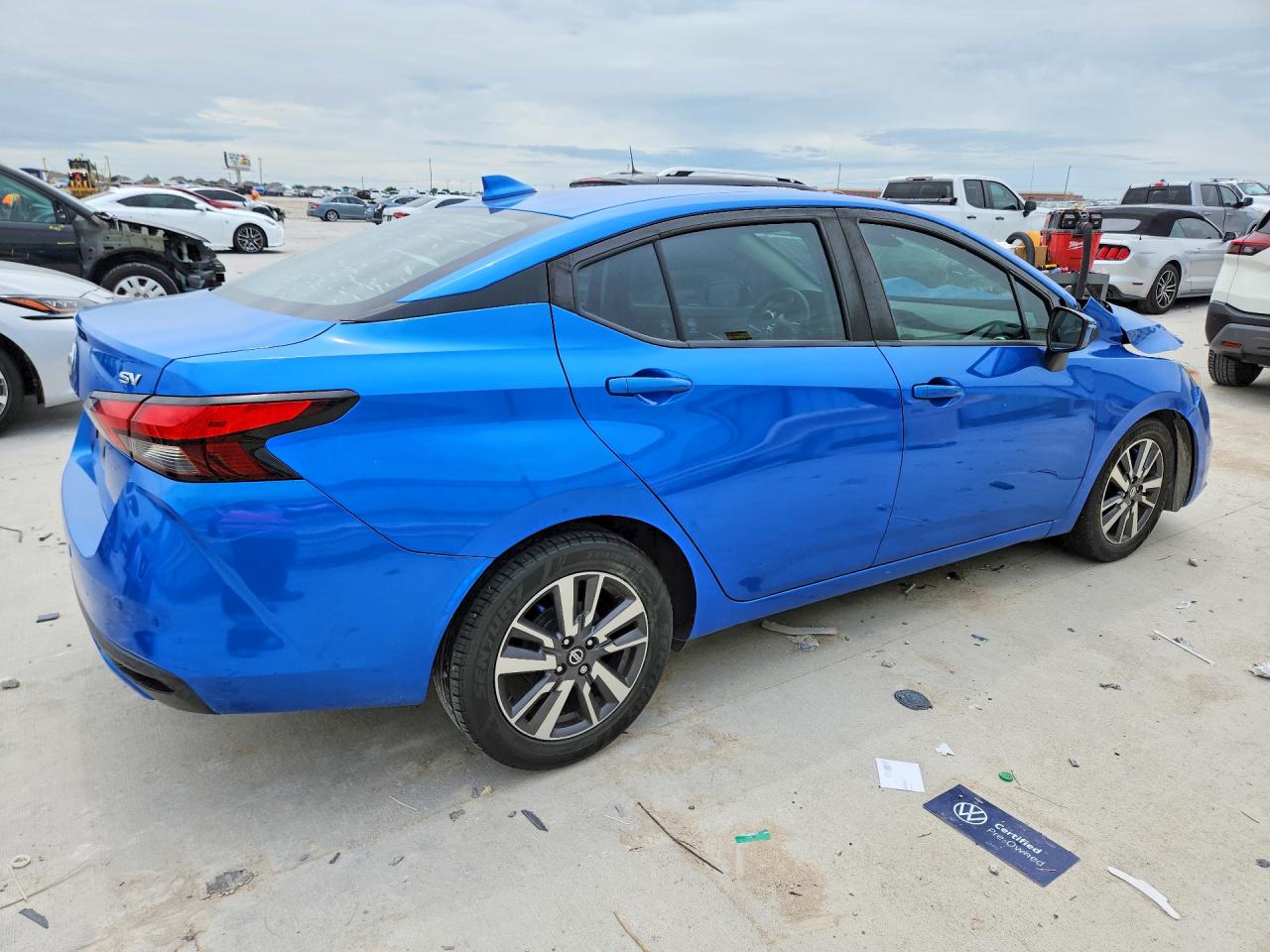 2020 NISSAN VERSA SV photo 3