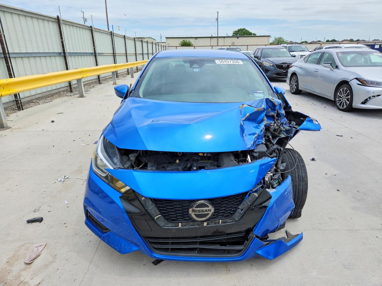 2020 NISSAN VERSA SV photo 5