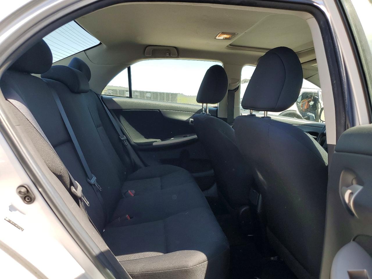 2010 TOYOTA COROLLA S photo 19