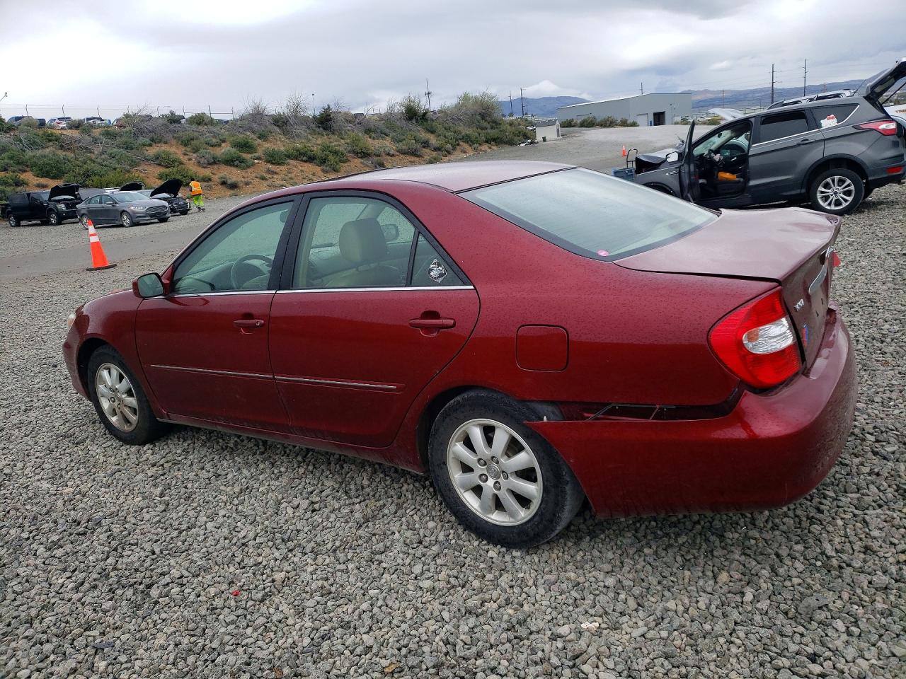 2003 TOYOTA CAMRY XLE photo 2