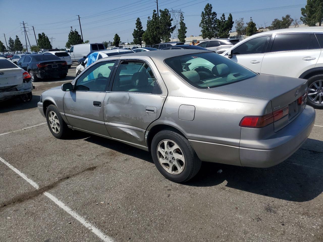 1997 TOYOTA CAMRY LE V6 photo 3