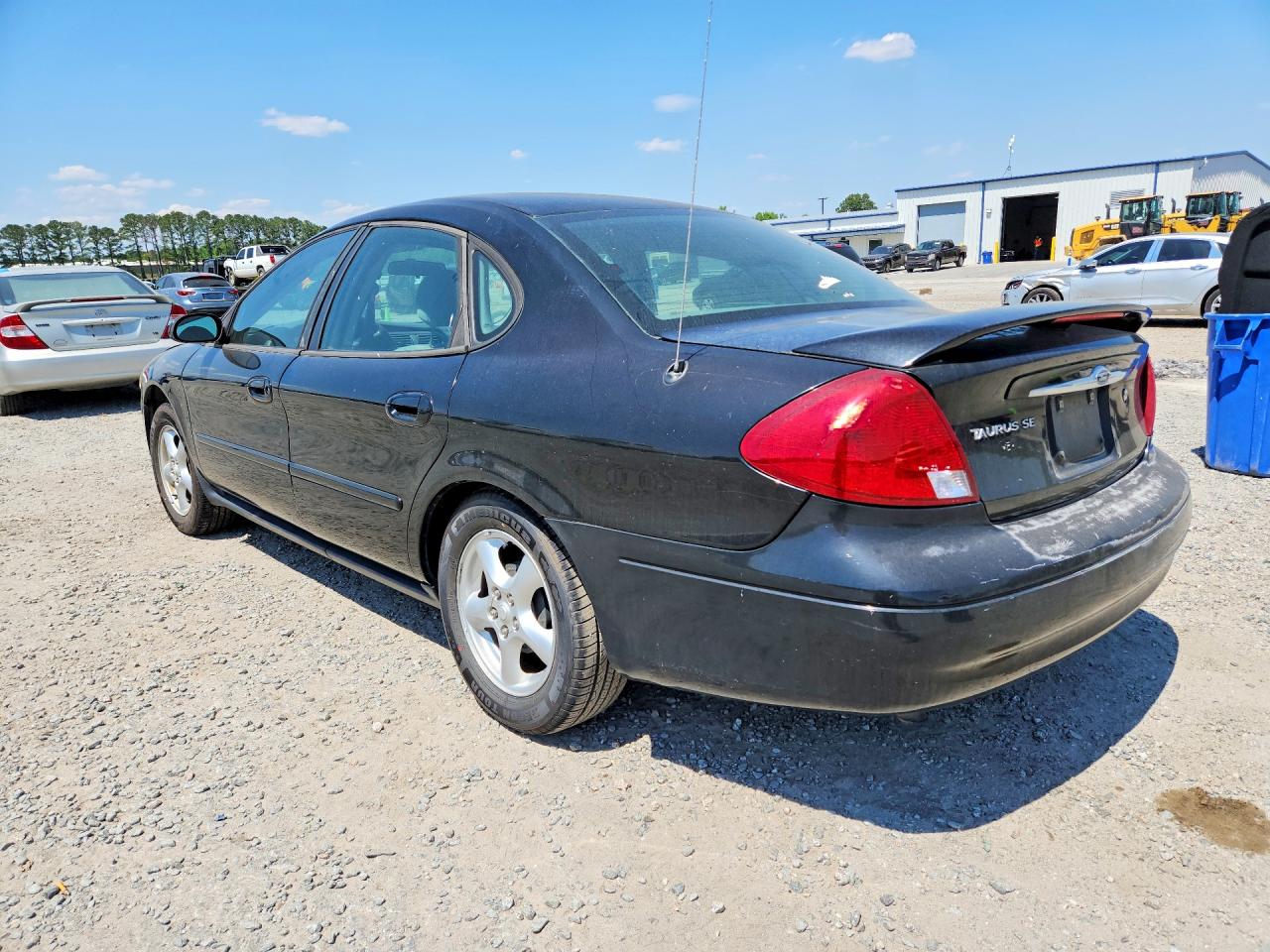 2003 FORD TAURUS photo 2