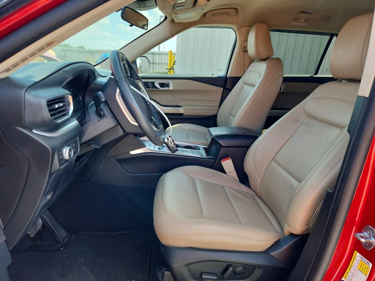 2021 FORD EXPLORER XLT photo 19