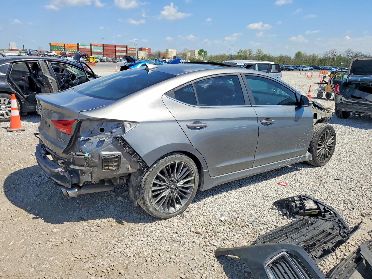 2018 HYUNDAI ELANTRA SPORT photo 3