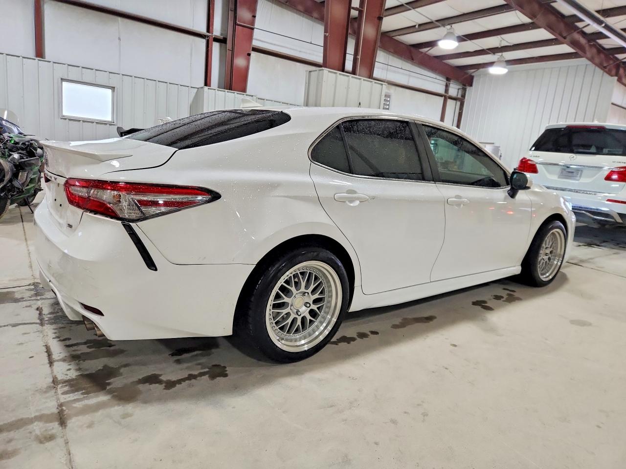 2019 TOYOTA CAMRY SE photo 7
