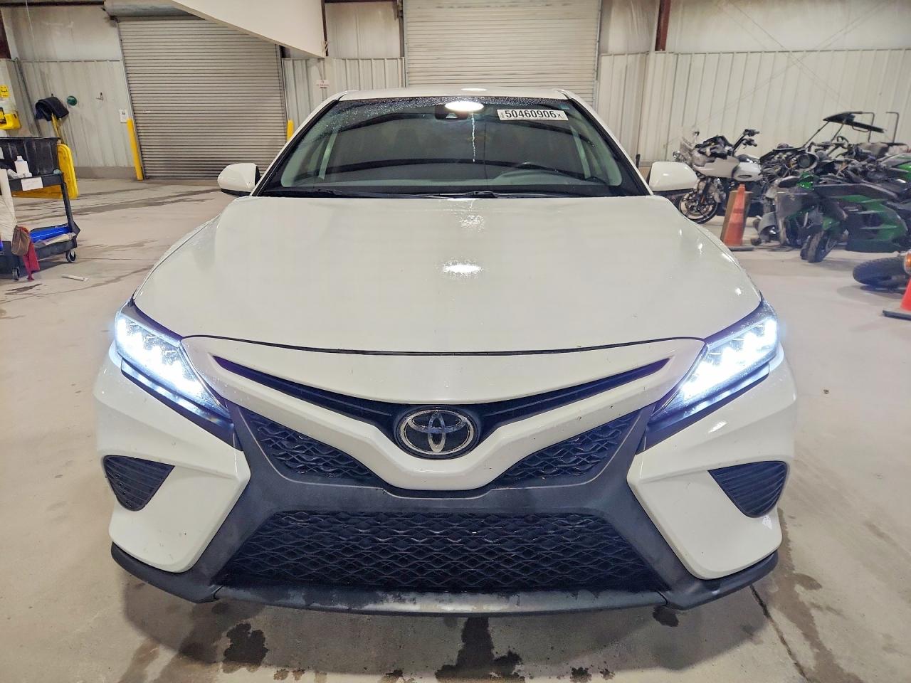 2019 TOYOTA CAMRY SE photo 13