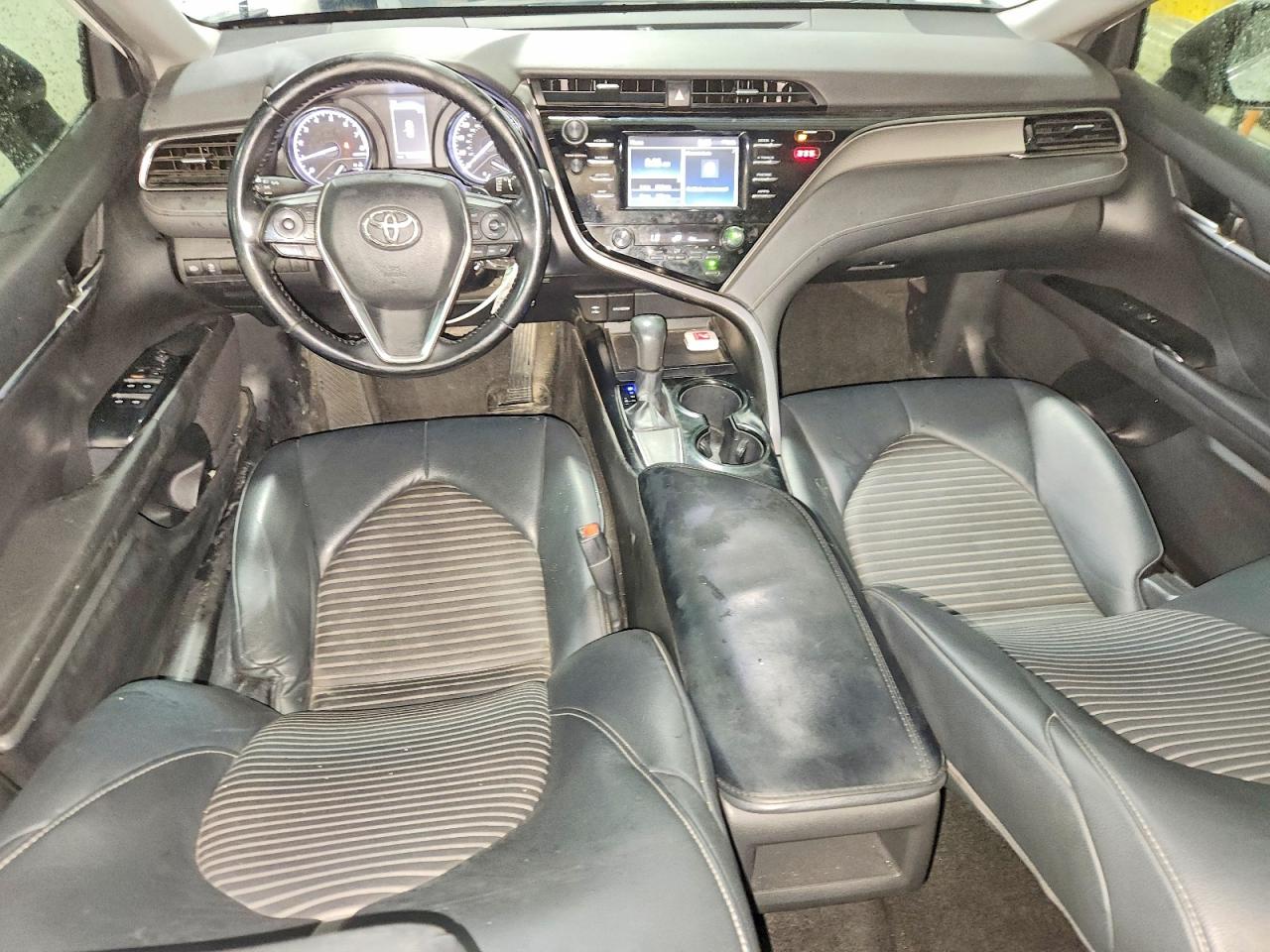 2019 TOYOTA CAMRY SE photo 22