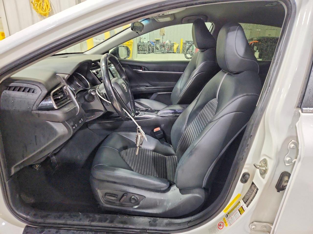 2019 TOYOTA CAMRY SE photo 19