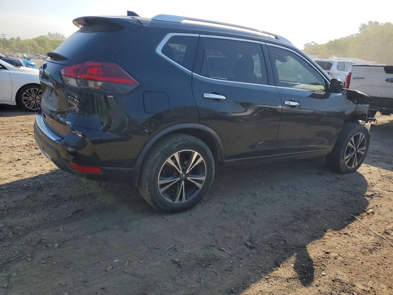 2019 NISSAN ROGUE SV photo 3
