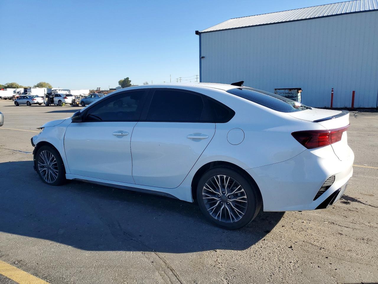 2023 KIA FORTE GT LINE photo 2