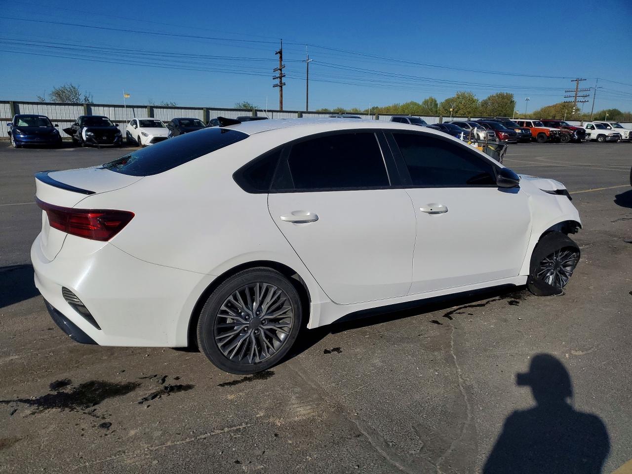 2023 KIA FORTE GT LINE photo 3