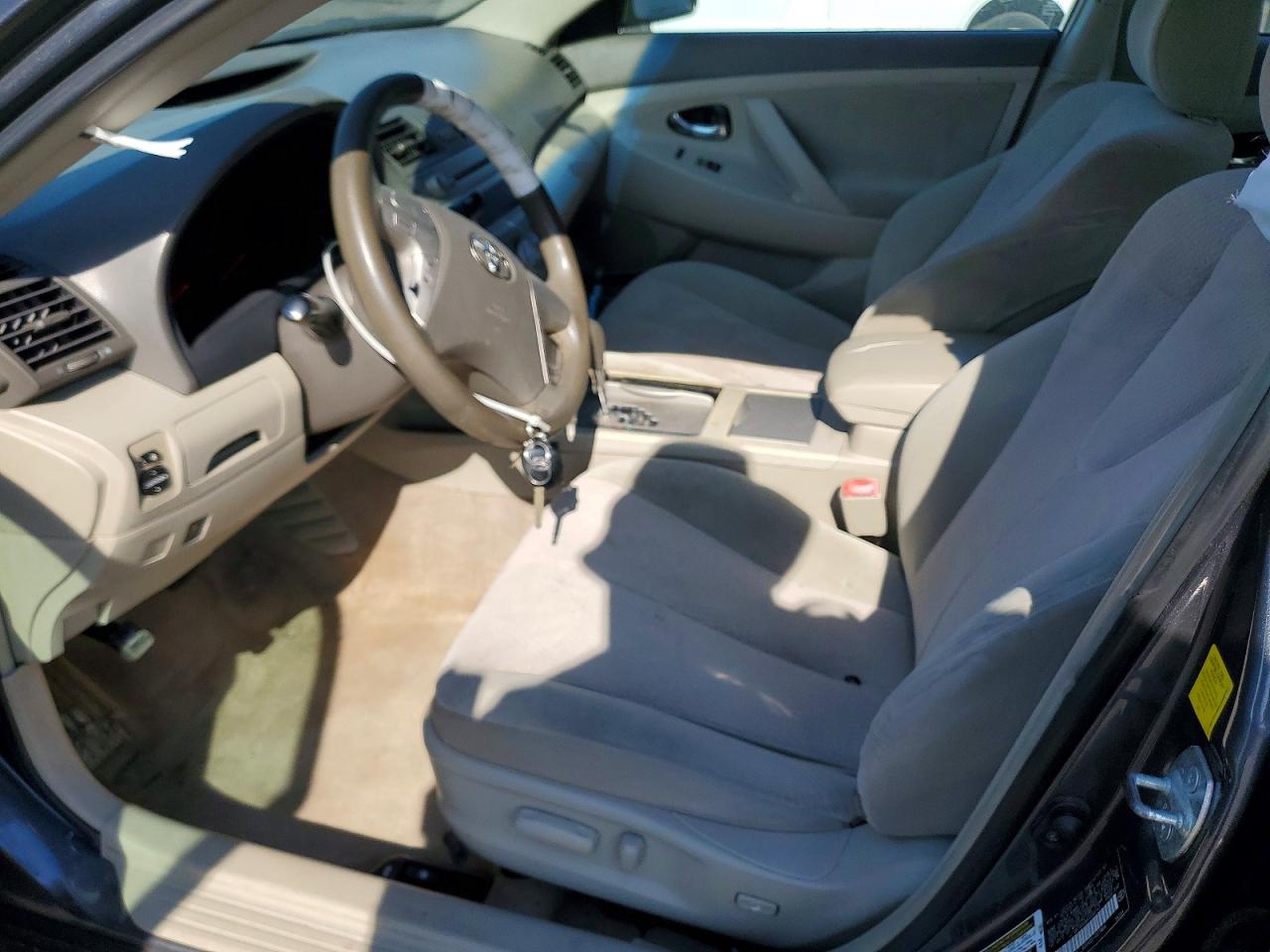 2011 TOYOTA CAMRY LE photo 13