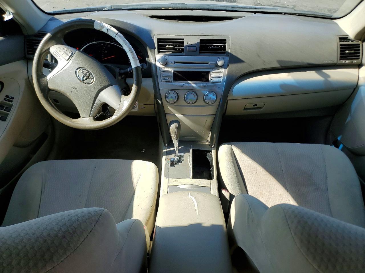 2011 TOYOTA CAMRY LE photo 15