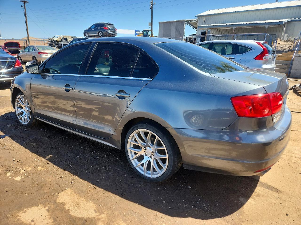 2013 VOLKSWAGEN JETTA SE photo 2
