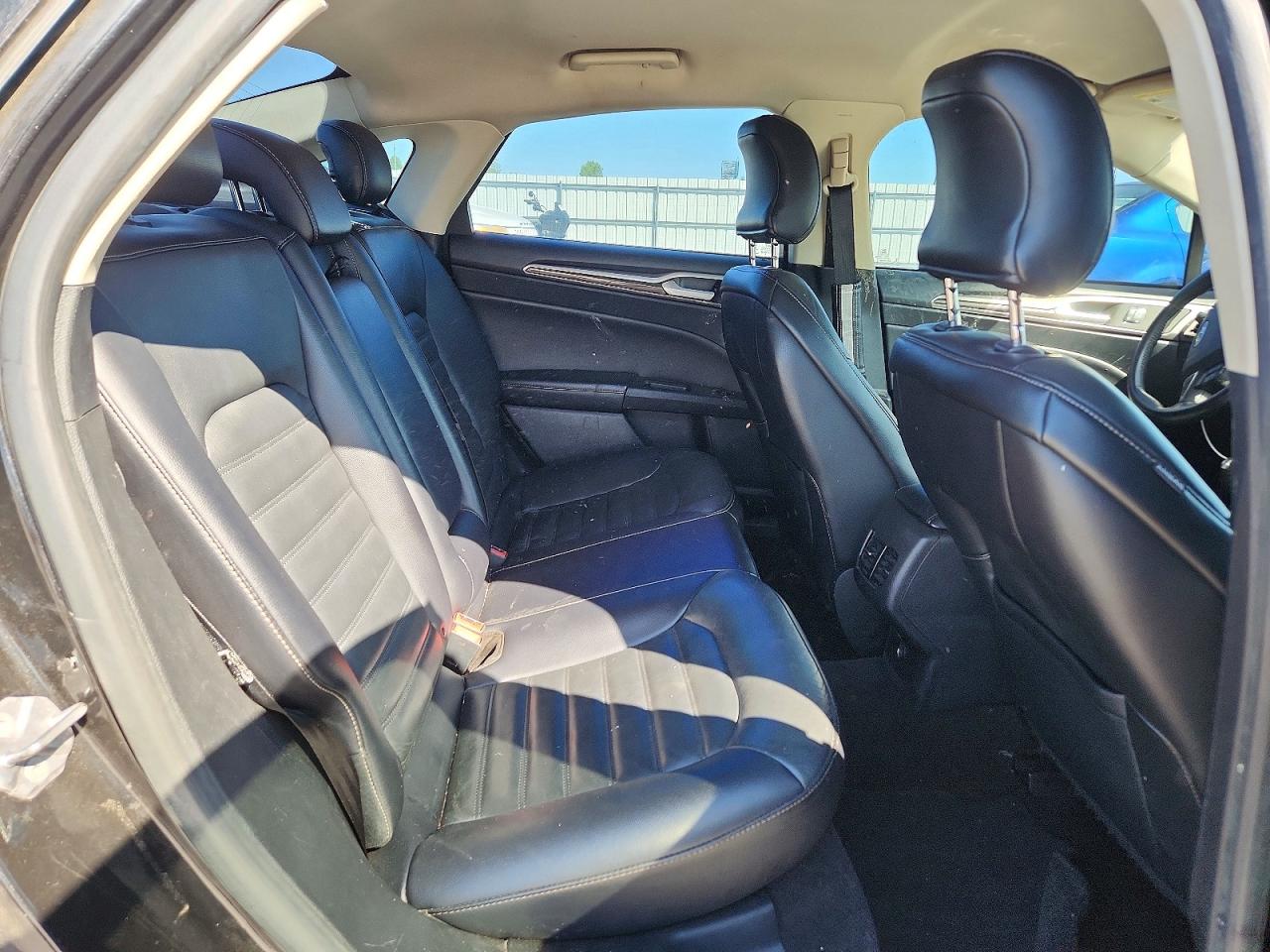 2017 FORD FUSION SE photo 19