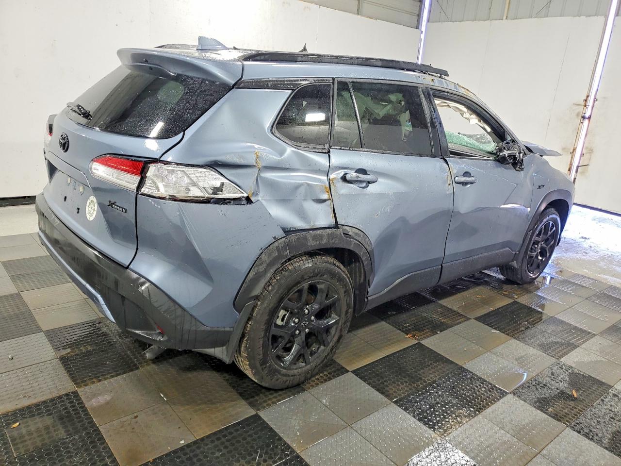 2024 TOYOTA COROLLA CROSS LE photo 3