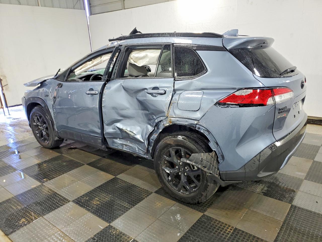 2024 TOYOTA COROLLA CROSS LE photo 2