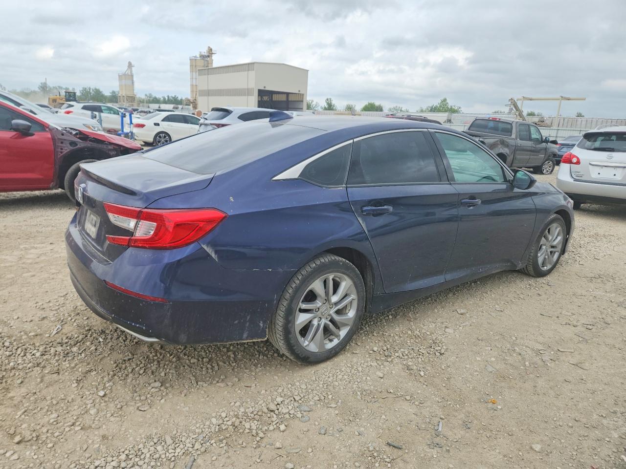 2018 HONDA ACCORD LX photo 5