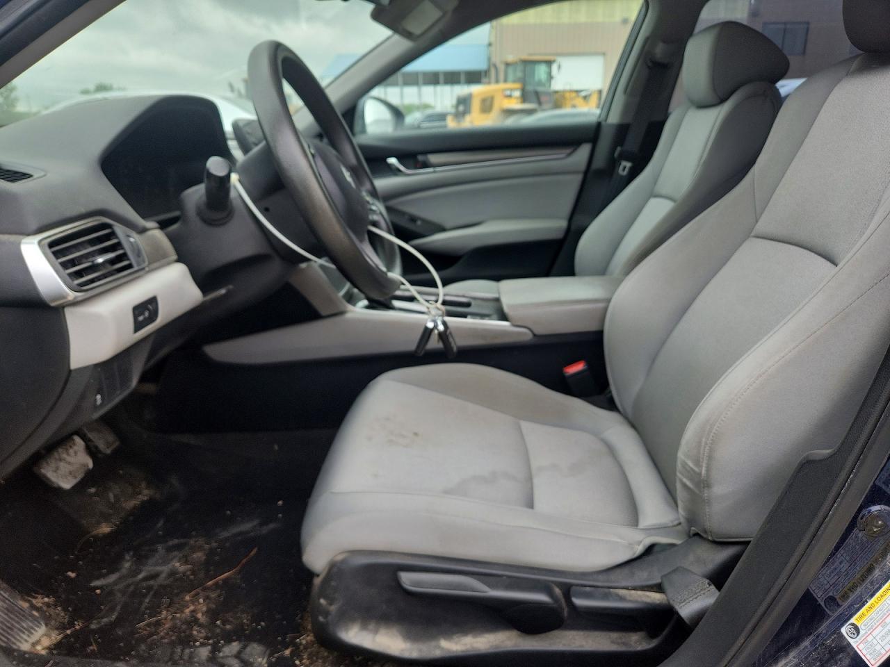 2018 HONDA ACCORD LX photo 13