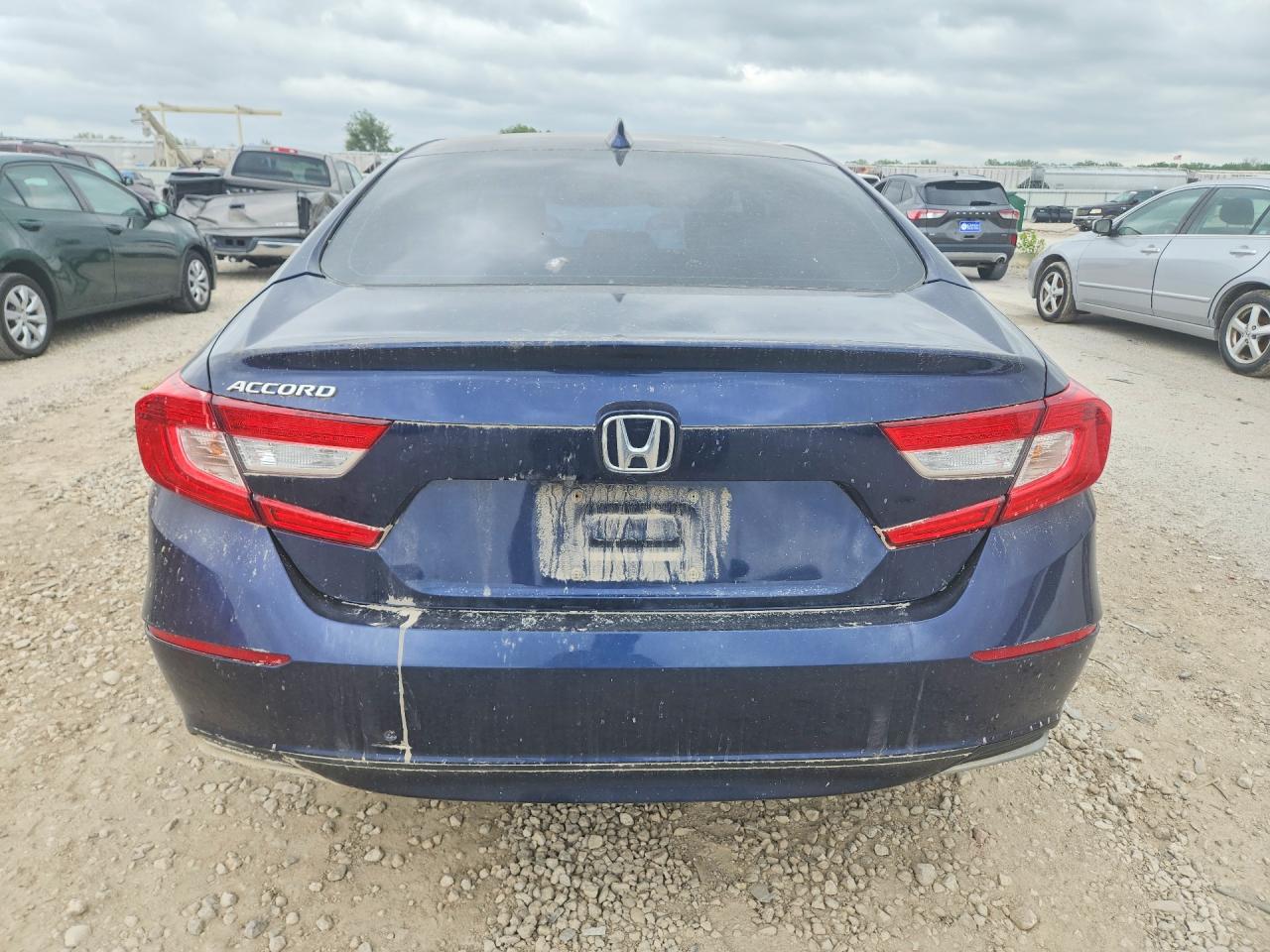 2018 HONDA ACCORD LX photo 11