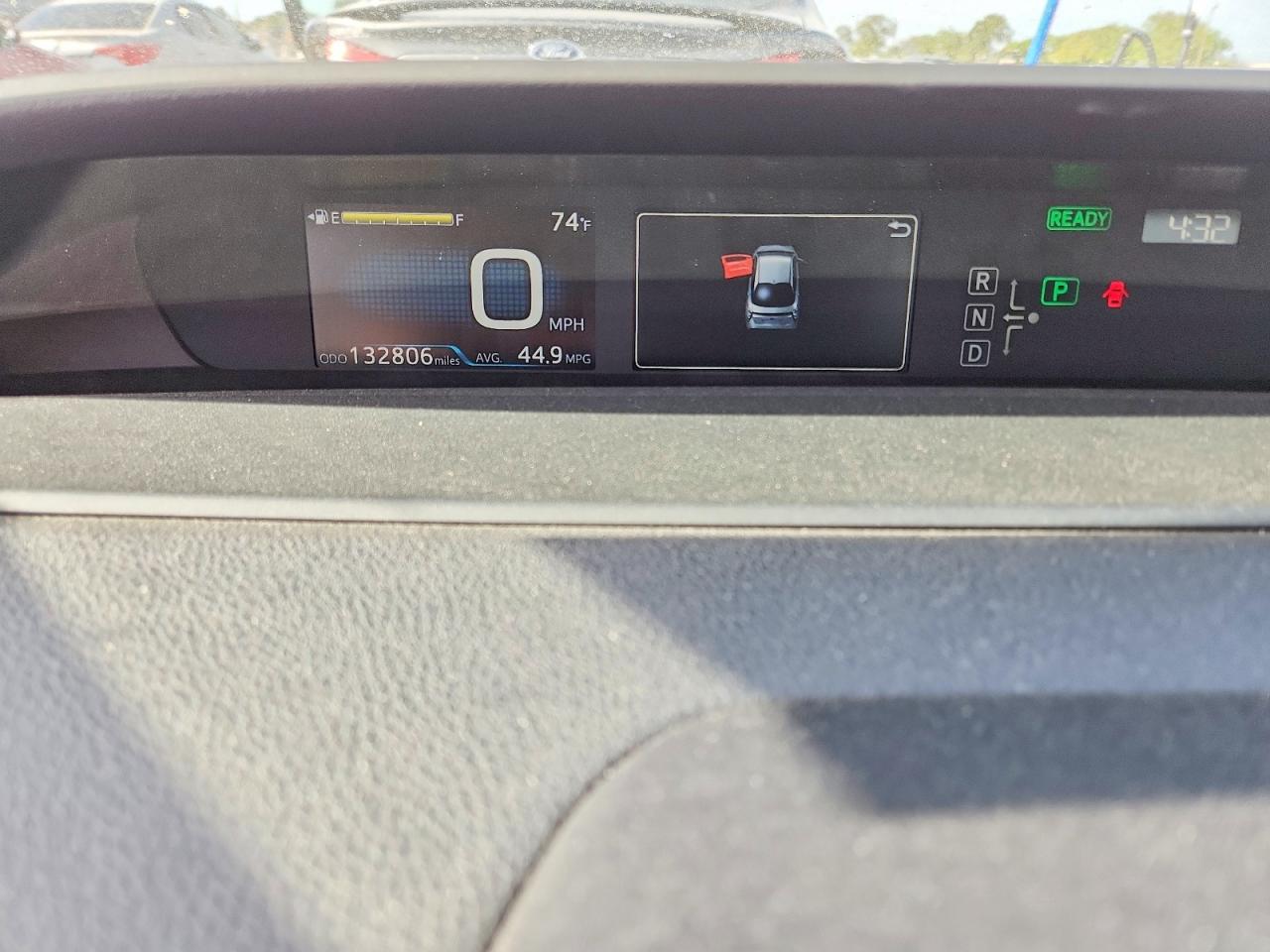 2018 TOYOTA PRIUS TWO photo 17
