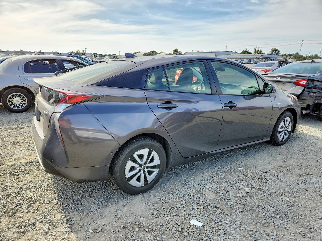 2018 TOYOTA PRIUS TWO photo 5