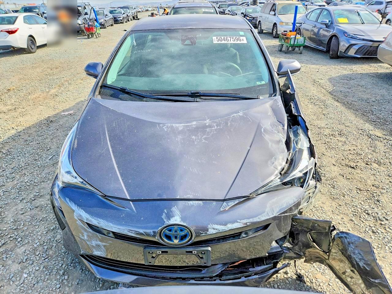 2018 TOYOTA PRIUS TWO photo 9
