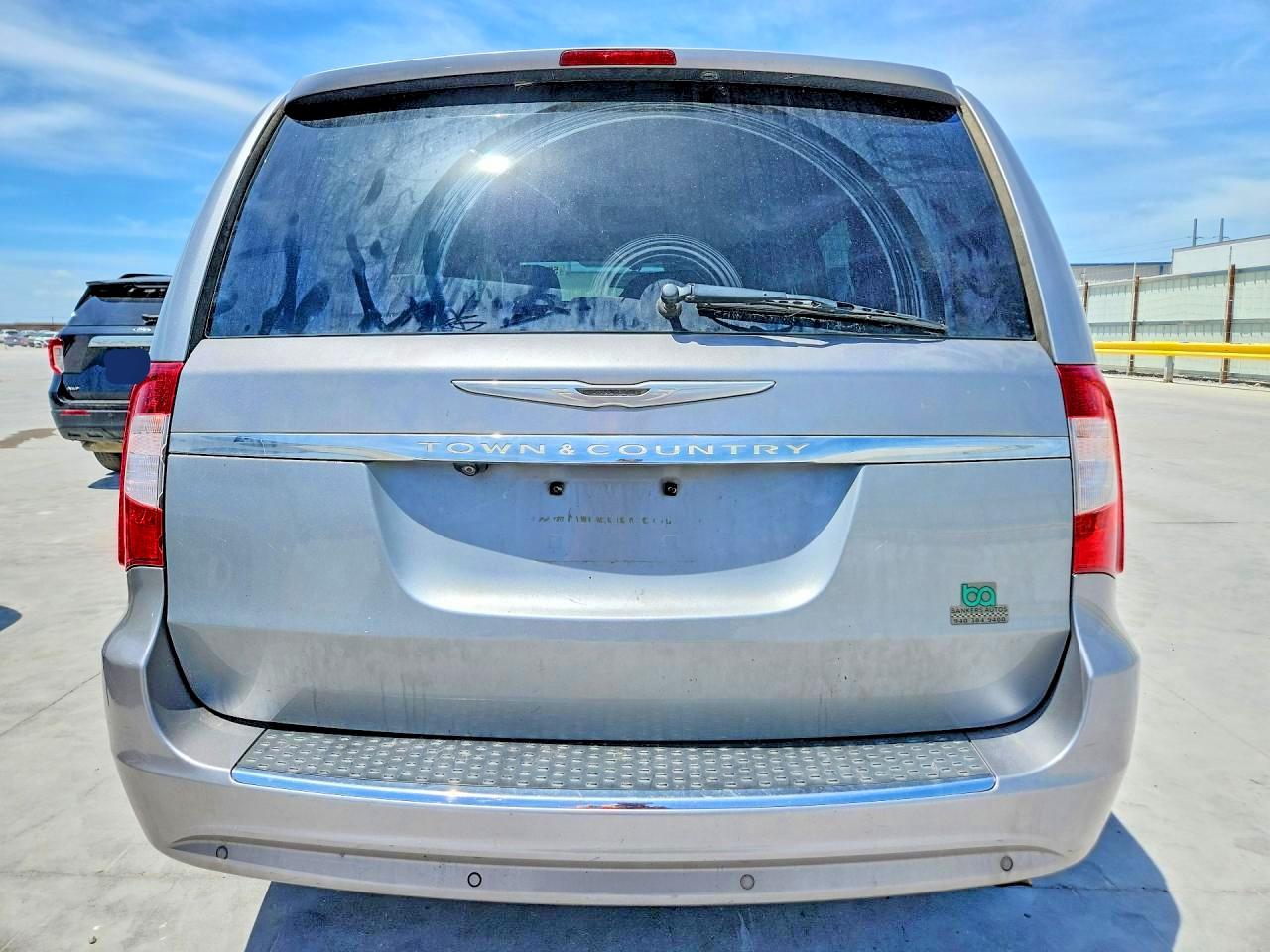 2013 CHRYSLER TOWN & COUNTRY TOURING L photo 16