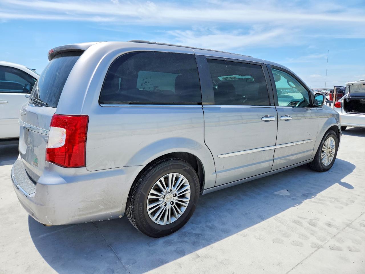 2013 CHRYSLER TOWN & COUNTRY TOURING L photo 7