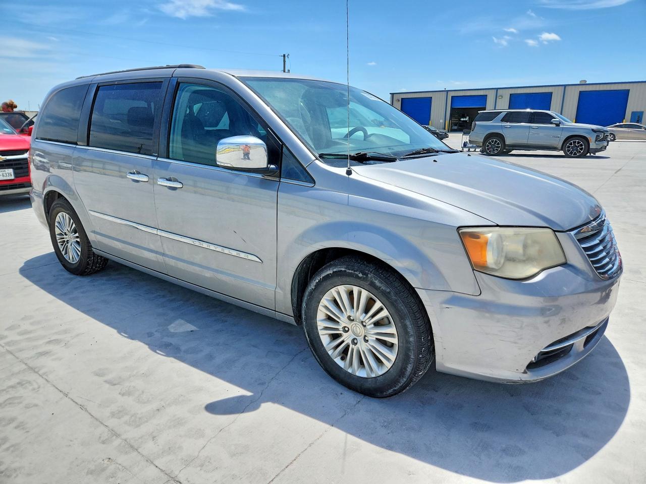 2013 CHRYSLER TOWN & COUNTRY TOURING L photo 10