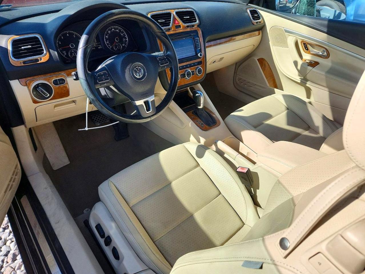 2013 VOLKSWAGEN EOS KOMFORT photo 8