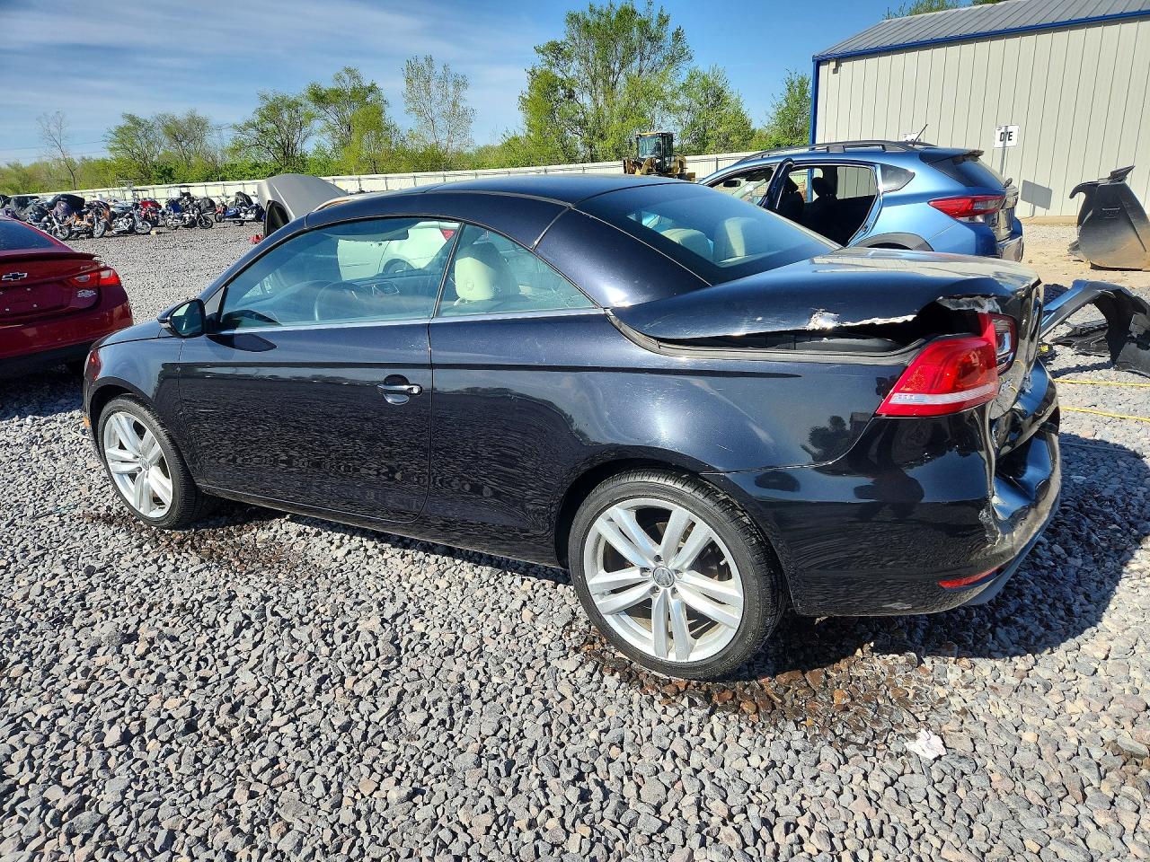 2013 VOLKSWAGEN EOS KOMFORT photo 2