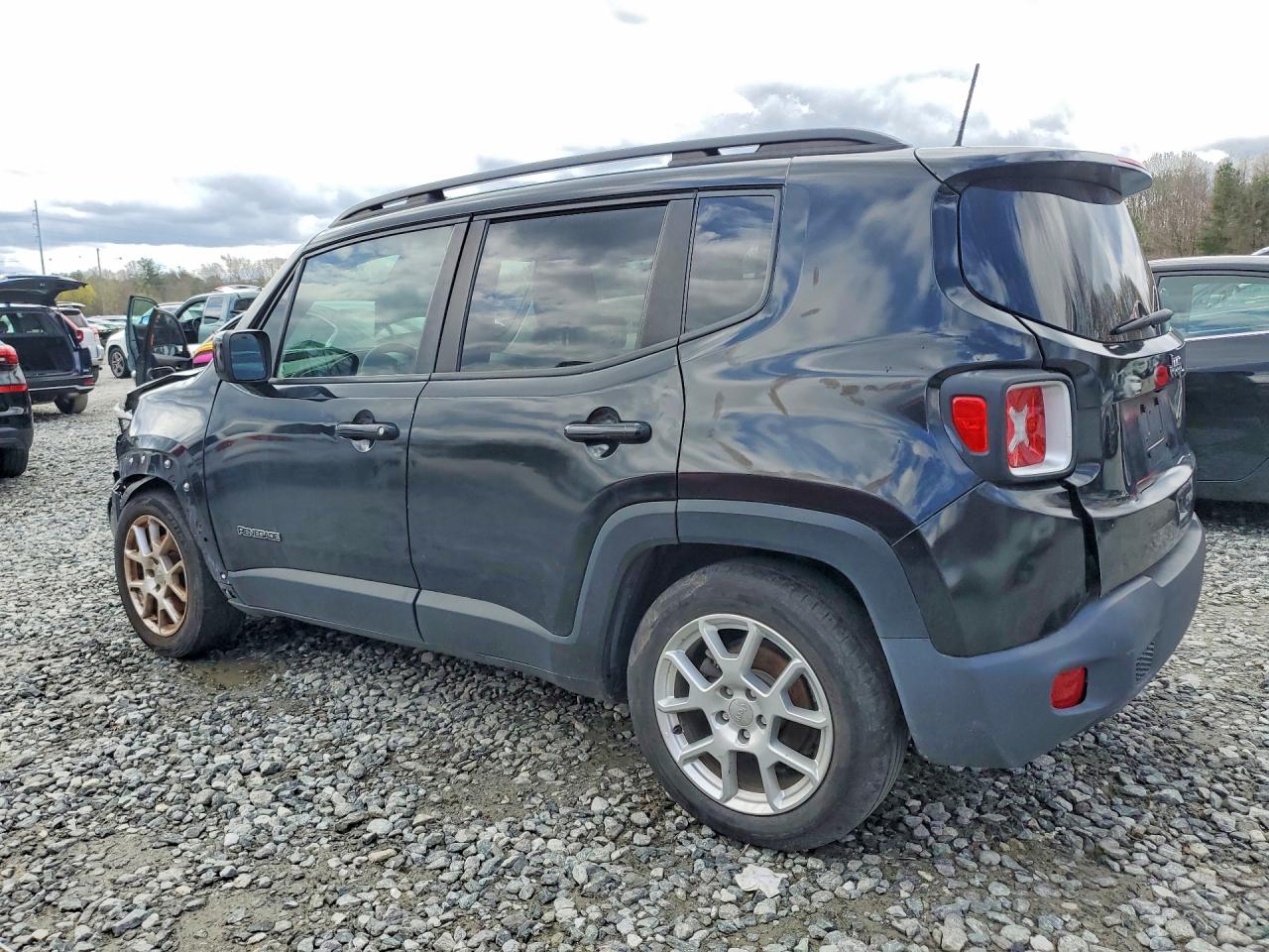 2019 JEEP RENEGADE LATITUDE photo 4