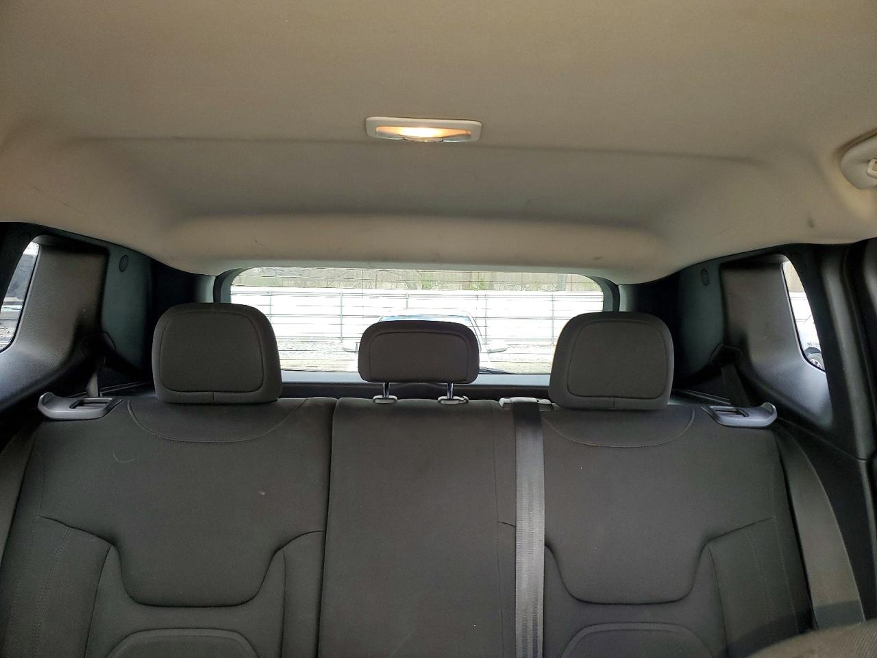 2019 JEEP RENEGADE LATITUDE photo 28