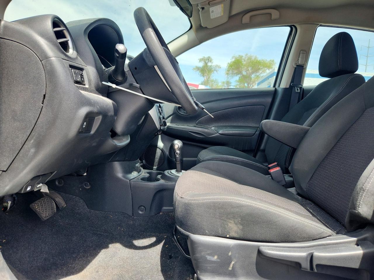 2018 NISSAN VERSA SV photo 13