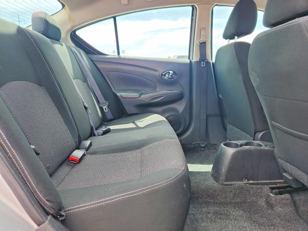 2018 NISSAN VERSA SV photo 19