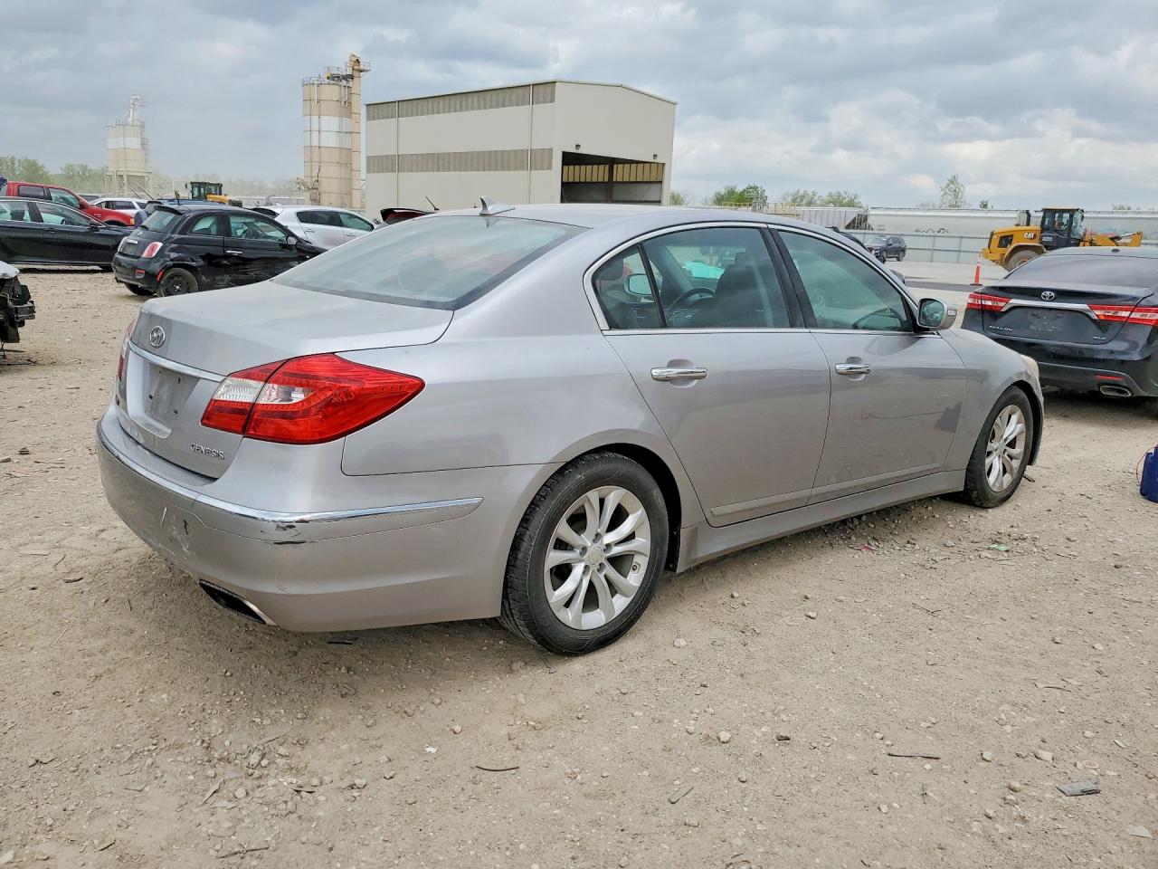 2013 HYUNDAI GENESIS 3.8L photo 3