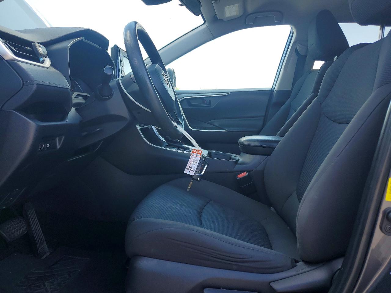 2019 TOYOTA RAV4 LE photo 19