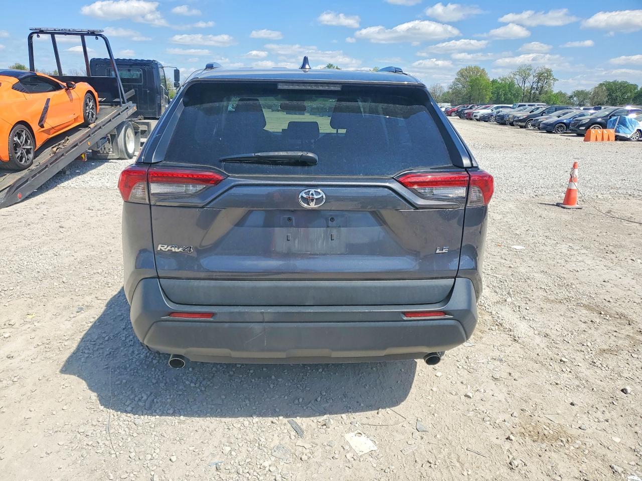 2019 TOYOTA RAV4 LE photo 16