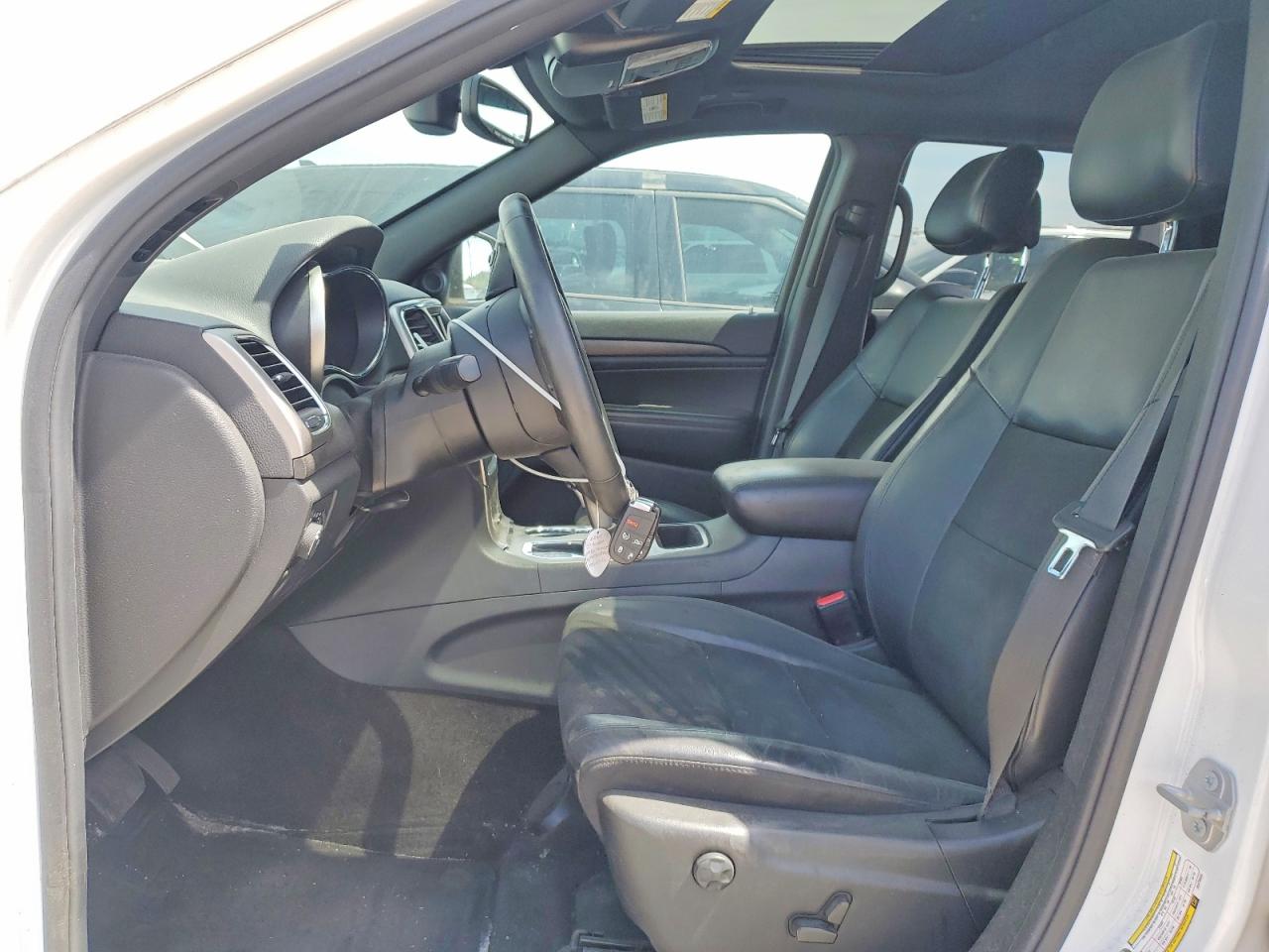 2018 JEEP GRAND CHEROKEE LAREDO photo 19