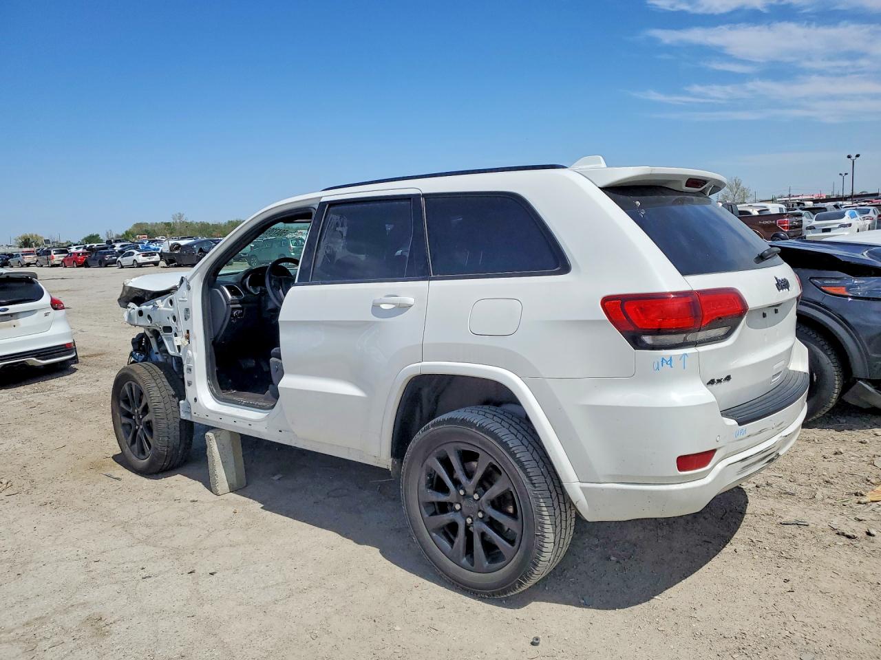 2018 JEEP GRAND CHEROKEE LAREDO photo 4