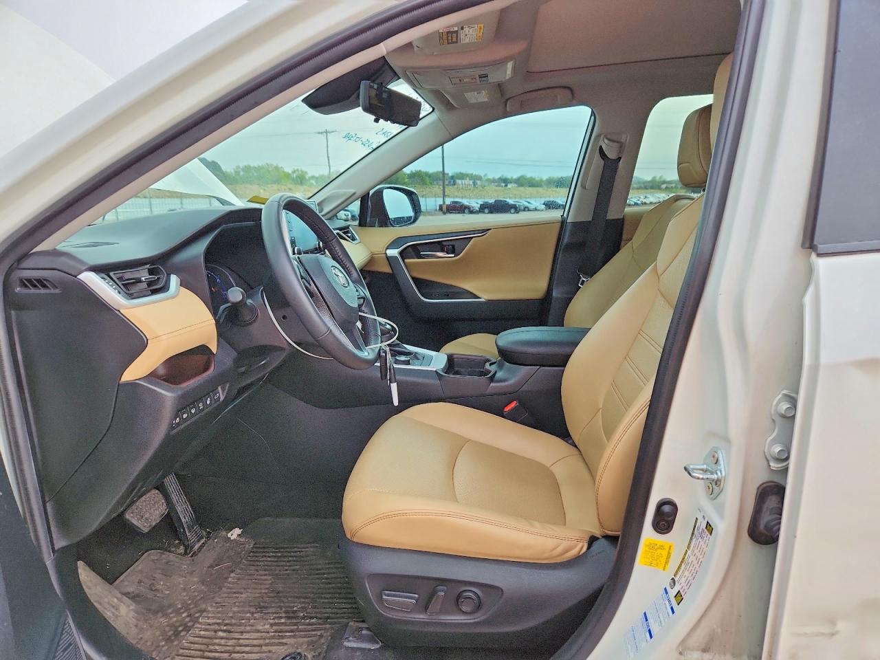 2021 TOYOTA RAV4 LIMITED photo 13