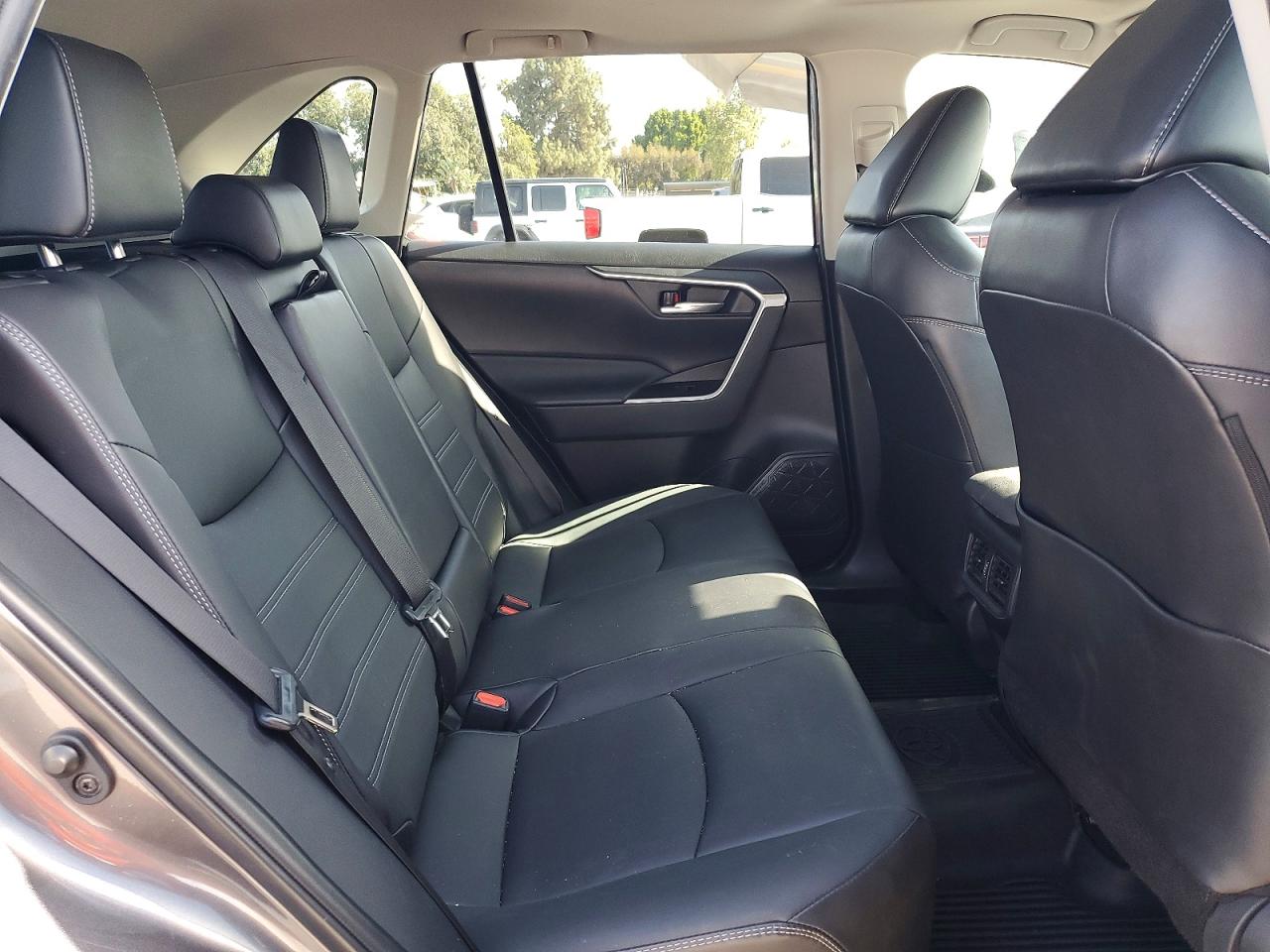 2022 TOYOTA RAV4 XLE PREMIUM photo 21