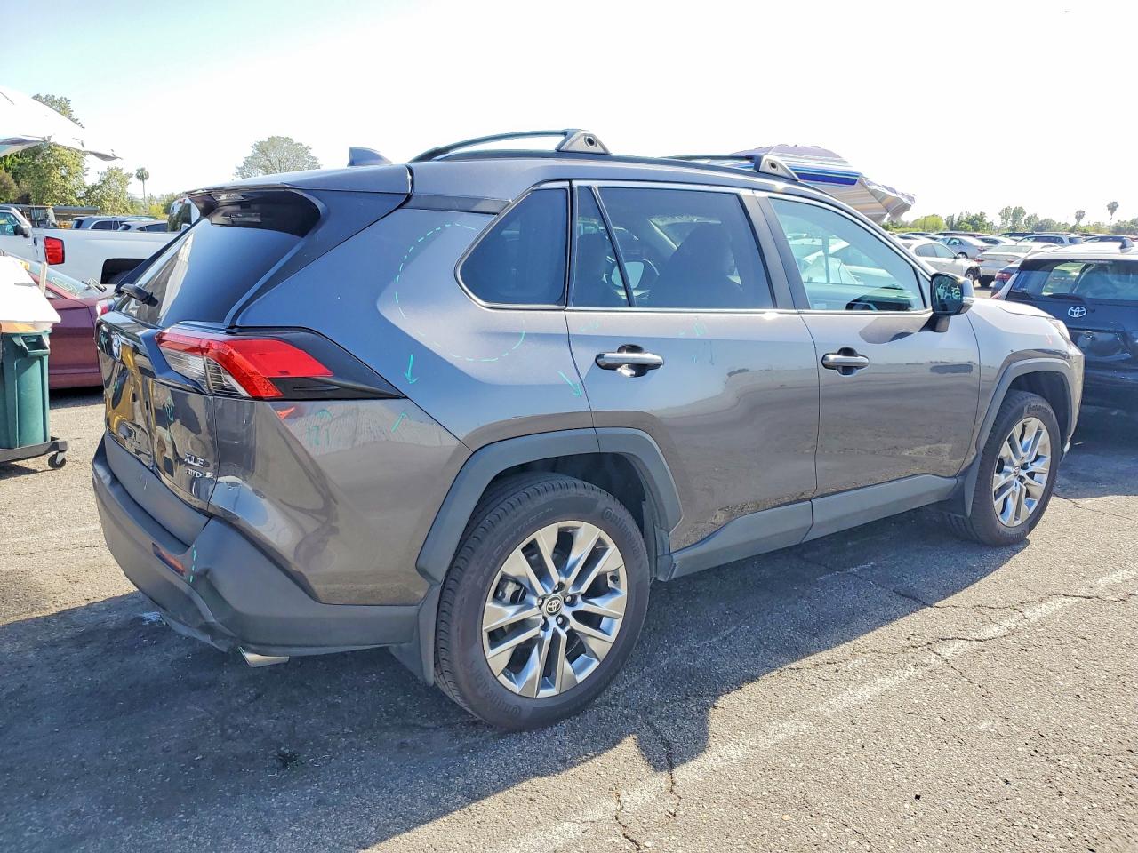 2022 TOYOTA RAV4 XLE PREMIUM photo 5