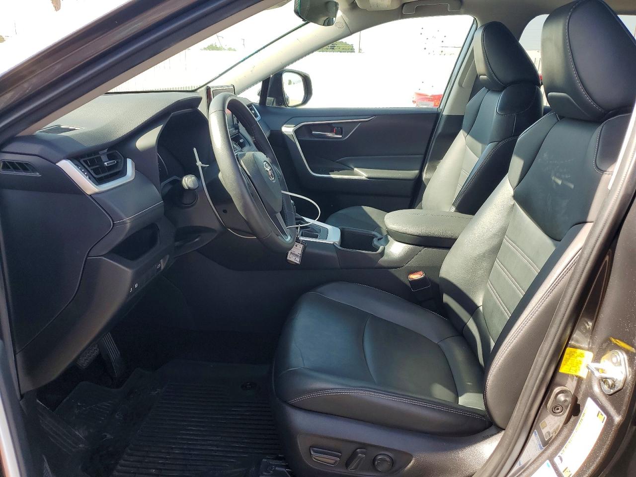 2022 TOYOTA RAV4 XLE PREMIUM photo 13